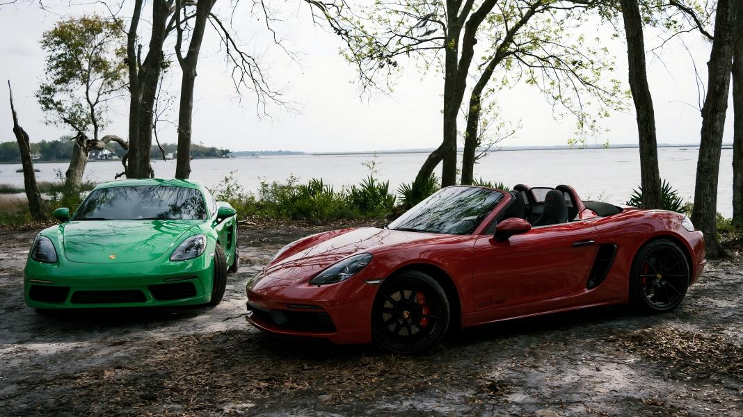 "Porsche 718 Cayman vs. Porsche 718 Boxster: A Head-to-Head Battle of Driving Thrills"|http://www.hohocar.com/newsd
